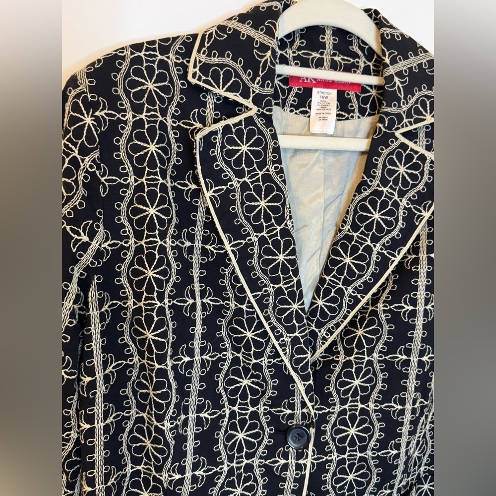 Anne Klein Embroidered Tan on Black Floral Jacket Size 16 - Picture 2 of 7